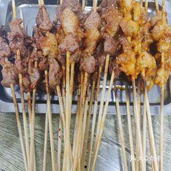 秦皇岛网红羊肉串,街头美食新宠，回味无穷的魅力之旅