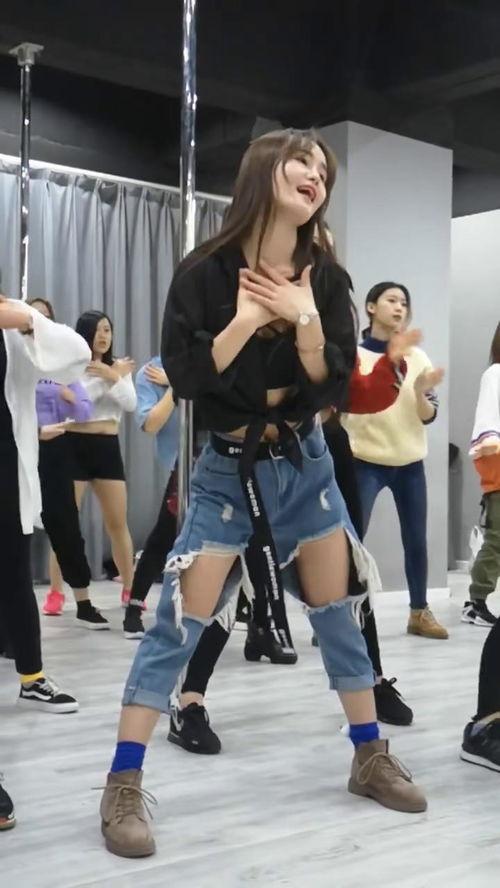 网红舞蹈卡路里男生版,网红舞蹈挑战新高度