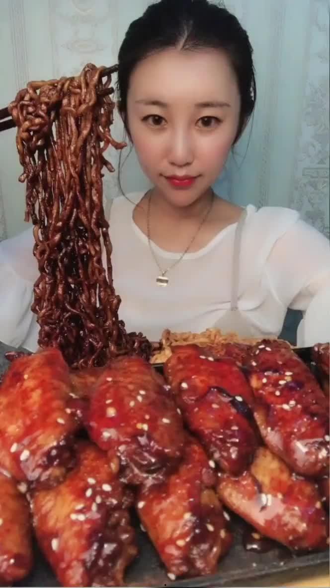 娱乐吃瓜酱捆香肠,美味又简单!